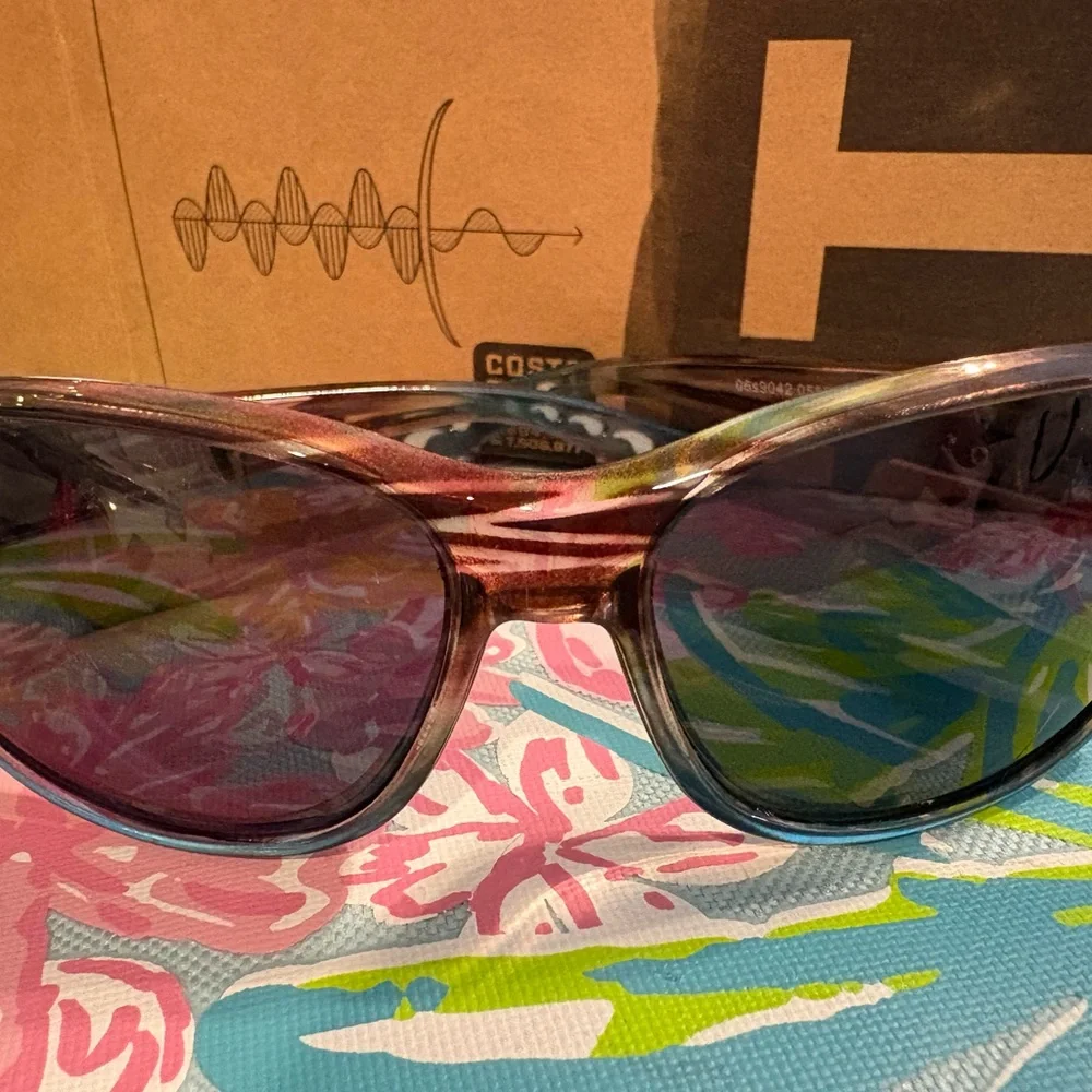 Women’s Costa Sunglasses - Picture 3 of 6